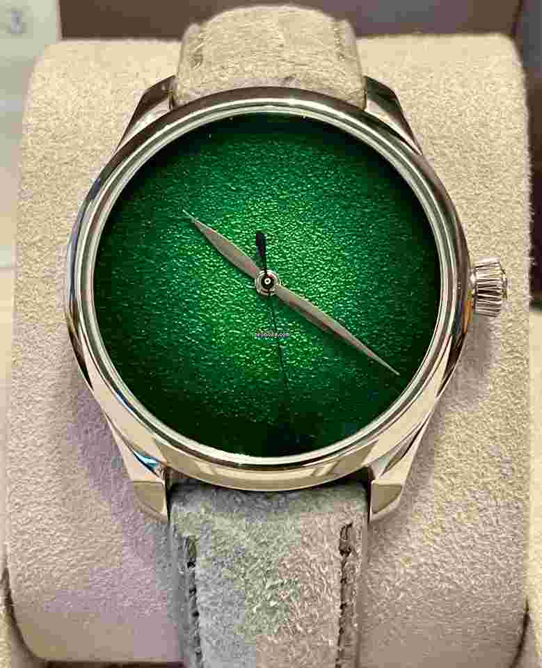 H.Moser & Cie. Endeavour
Centre Seconds Concept Lime Green