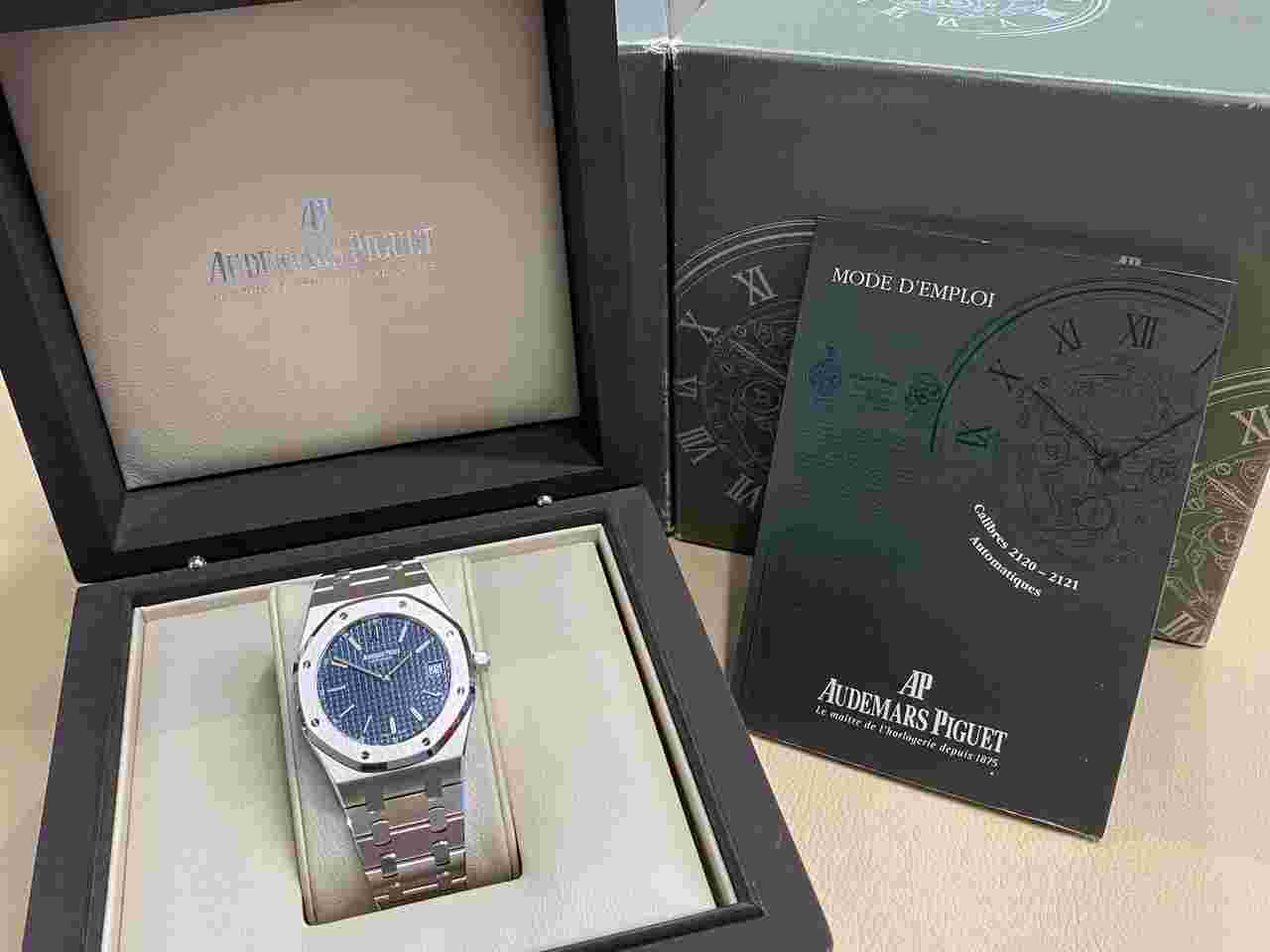 Audemars Piguet Royal Oak Jumbo
Box & Extract from the Archives-service just being done