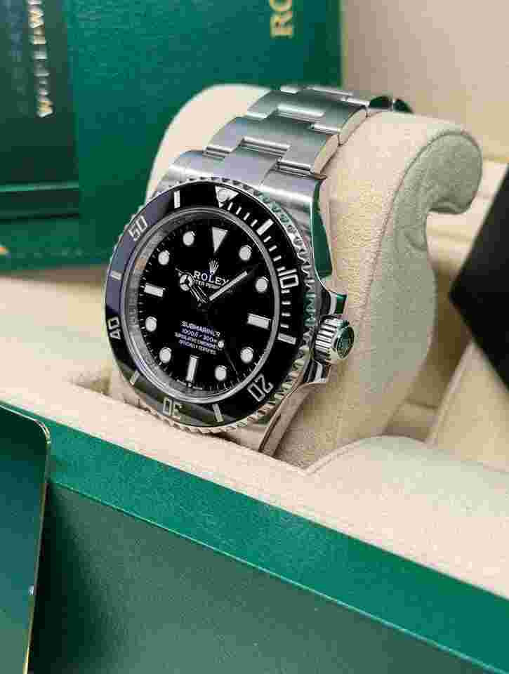 Rolex Submariner (No Date)
124060