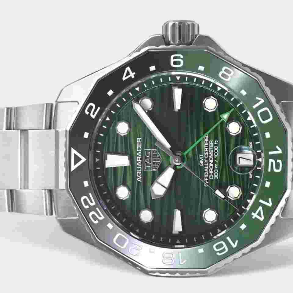 TAG Heuer Aquaracer 300M
NEW Aquaracer Professional 300 Steel Green GMT Date 42mm / Box&Papers / WBP5115.BA0013