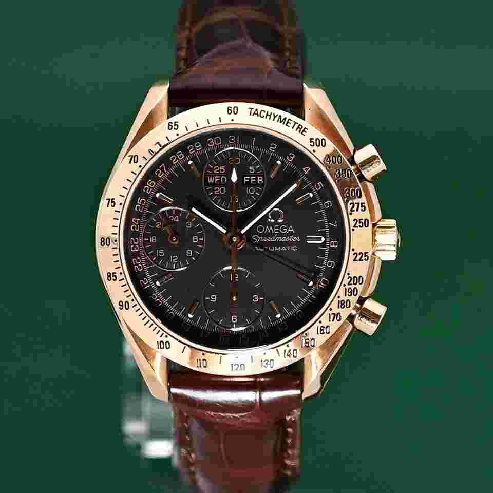 Omega Speedmaster Date
Triple Date 18k Rose Gold Automatic Black Dial Box&Papers