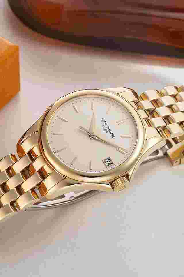 Patek Philippe Calatrava
5127/1J/001 Top Condition Full Set