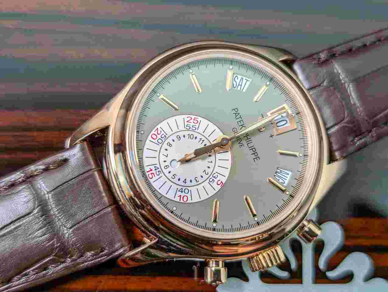 Patek Philippe Annual Calendar Chronograph
Flyback Chrono Discontinued 5960R-001 Full Set