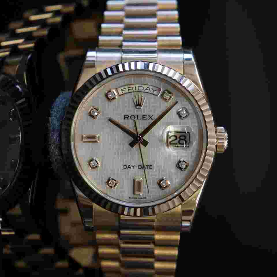 Rolex Day-Date 36
Mother of Pearl with Oxford Motif Diamond Indexes & Fluted Bezel