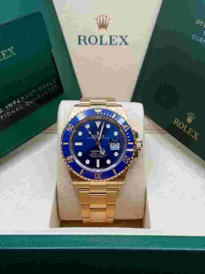 Rolex Submariner Date
NEW 2025 Yellow Gold Sunburst Blue Dial Ceramic Bezel
