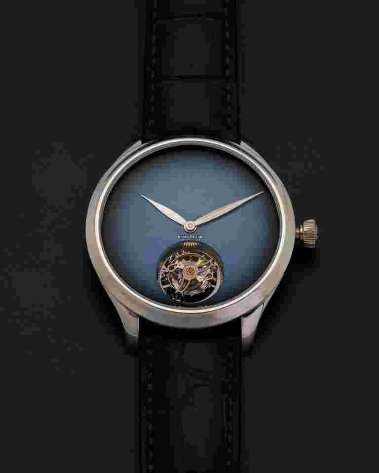 H.Moser & Cie. Endeavour
Funky Blue Endeavor Tourbillon Concept in Stainless Steel