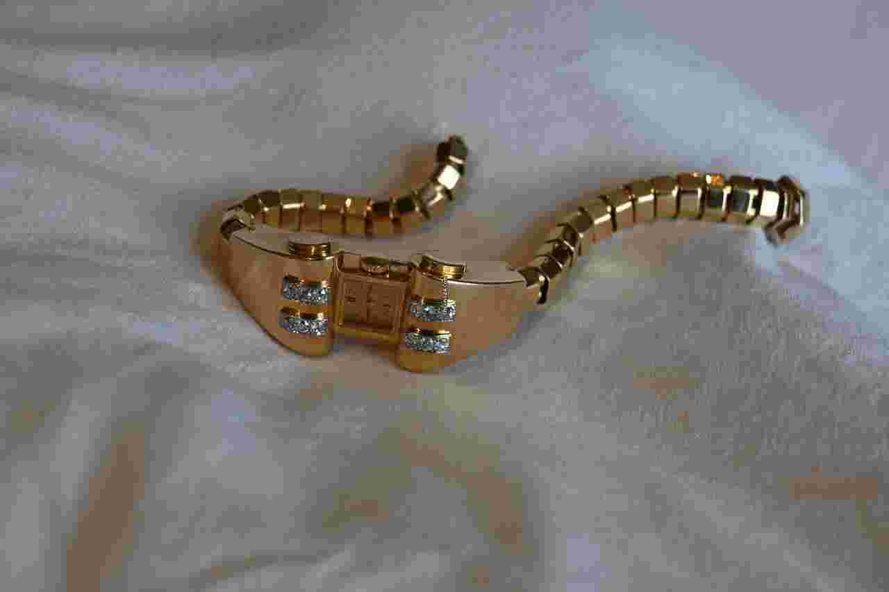 Boucheron
diamond and yellow gold cocktail ladies watch snake jewelry watch