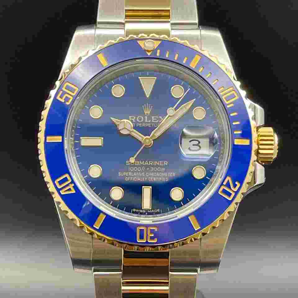 Rolex Submariner Date
116613LB Steel Gold Blue Dial Full Set (Lc10 Swiss) 2017 like NEW