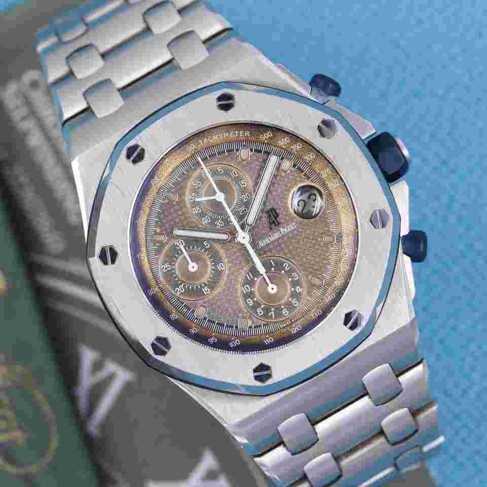 Audemars Piguet Royal Oak Offshore Chronograph
25721ST - The Beast - Tropical Dial - Full Set - Brown Dial