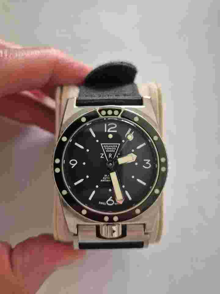 ZRC 1964 "french Navy" Reissue Grands Fonds Date in good condition full set additional straps