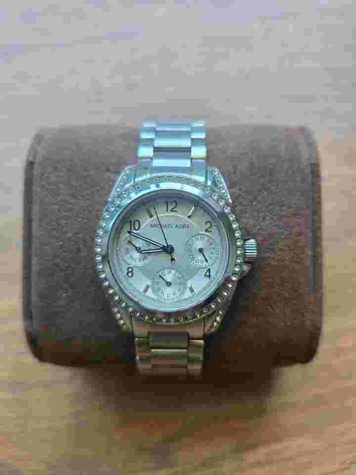 Mickael Kors MK5612 Michael Kors Blair MK5612 – 33mm – Aço – Cristais Swarovski
