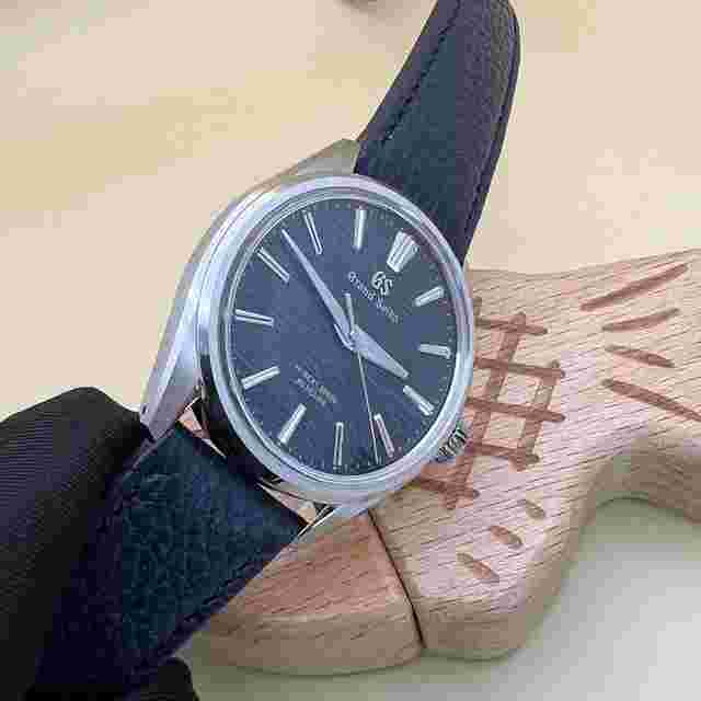 Grand Seiko Evolution 9 Collection analog Mechanical manual-winding leather strap watch SLGW007