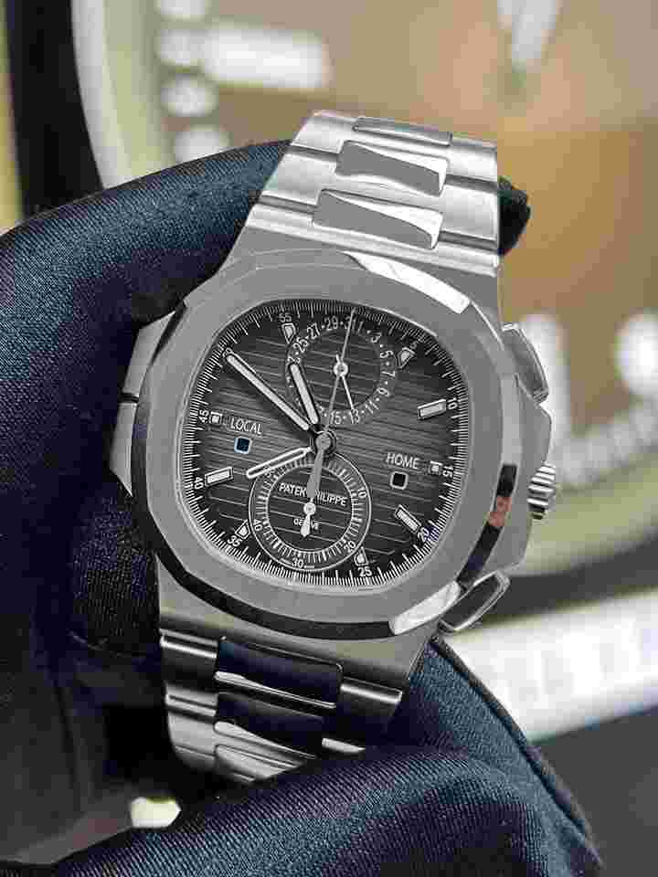 Patek Philippe Nautilus
5990 2017