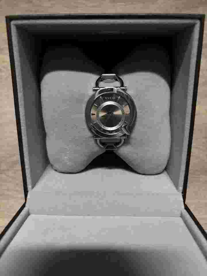 Gucci chiodo Montre Chiodo en acier argenté - Gucci