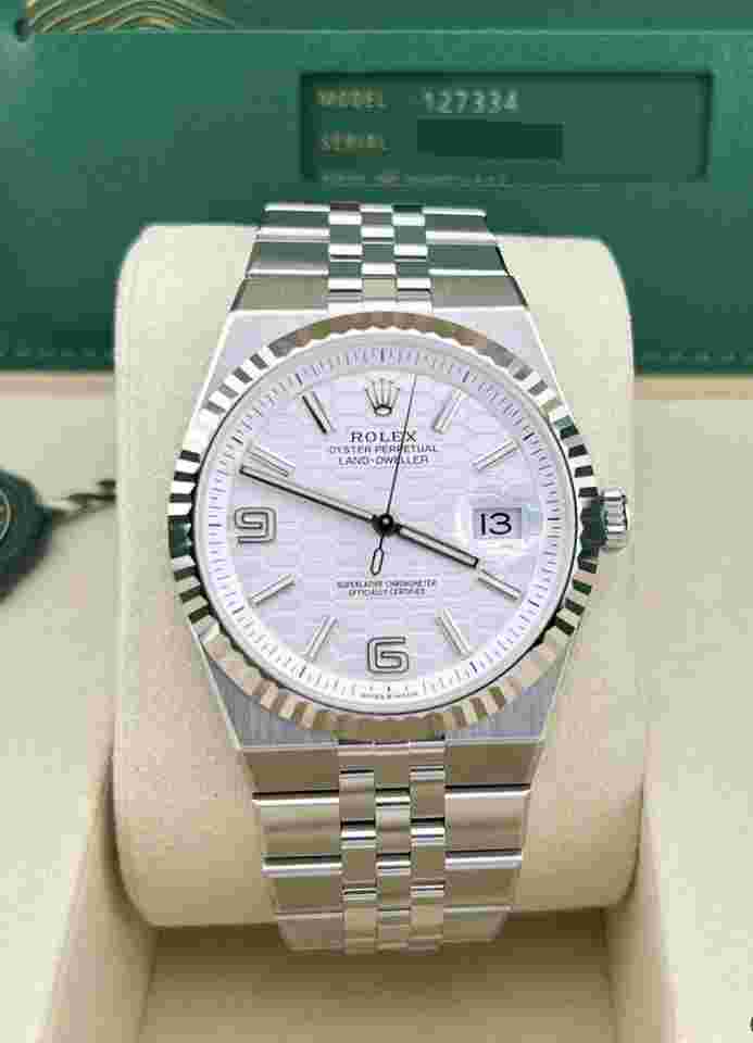 Rolex Land-Dweller In Stock 2025 Land-dweller 40mm Honeycomb-motif dial and Flat Jubilee bracelet.