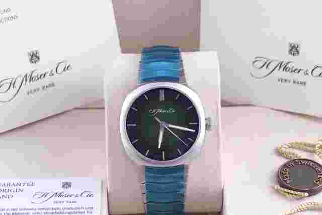 H.Moser & Cie. Streamliner Centre Seconds Green w Stickers 6200-1200 Box/Papers