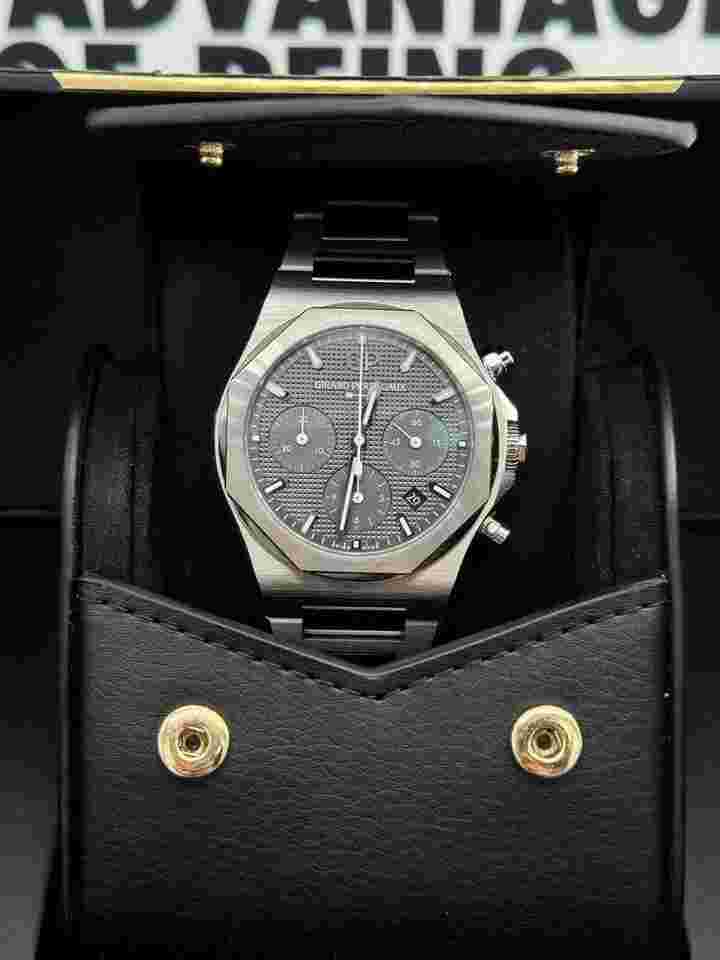 Girard Perregaux Laureato Chronograph Ti49 full set