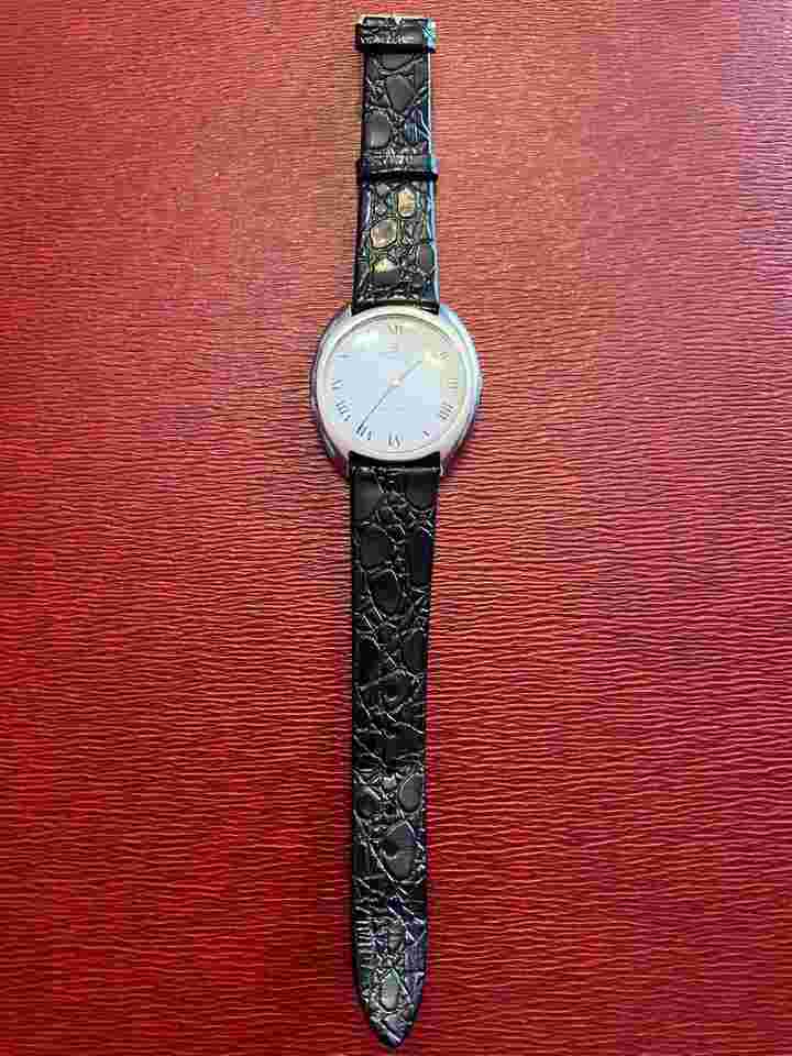 universal geneve white shadow automatic Diseño Gerald Genta hebilla original U correa piel negra