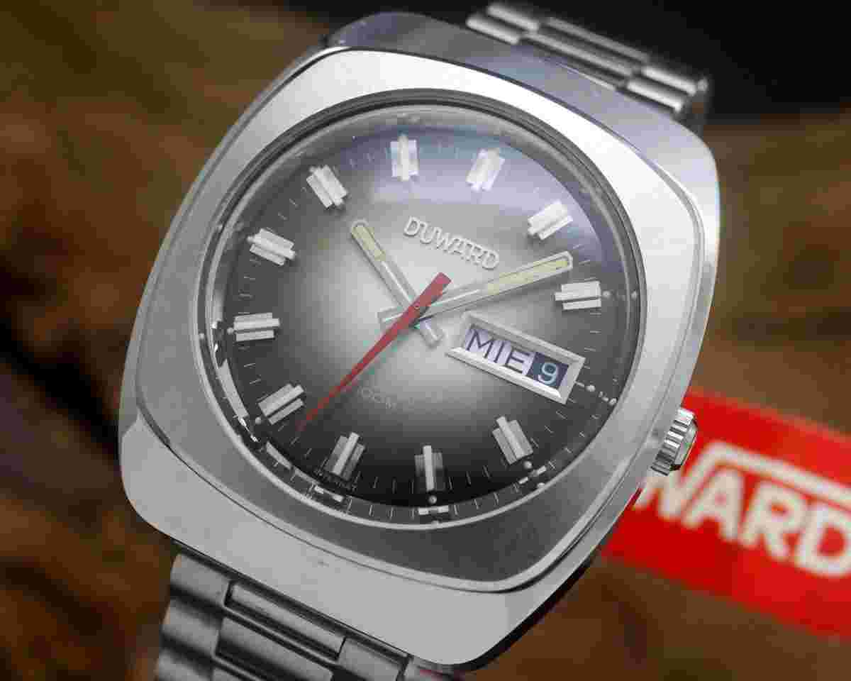 Duward New Old Stock Automatic 100M yellow paste vintage watch ETA 2789 25 jewels NOS Beveled mineral crystal very strong watch