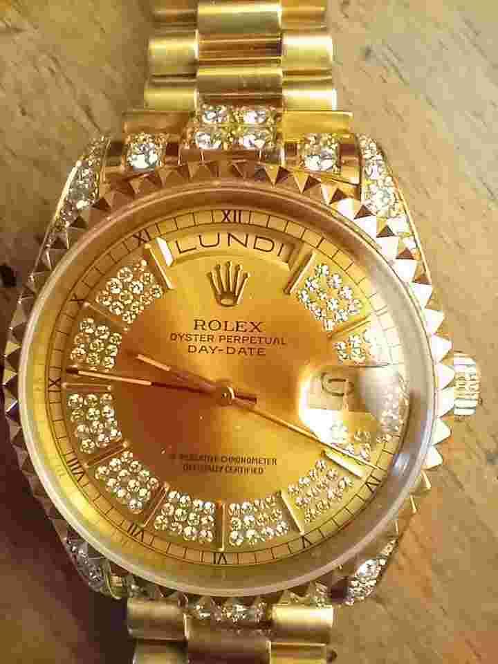 Rolex Day-Date 36 Dial Montre Rolex or serti de 120 brillants d'origine.