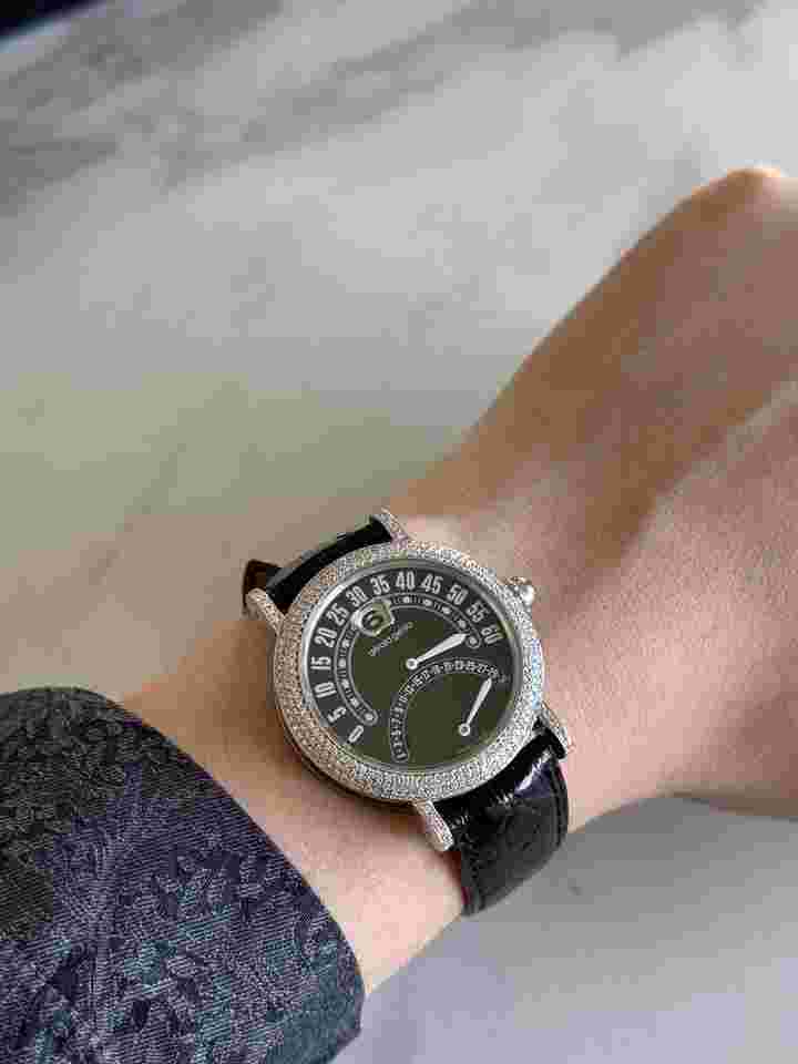 Gérald Genta Biretro limited edition in Titanium original diamond