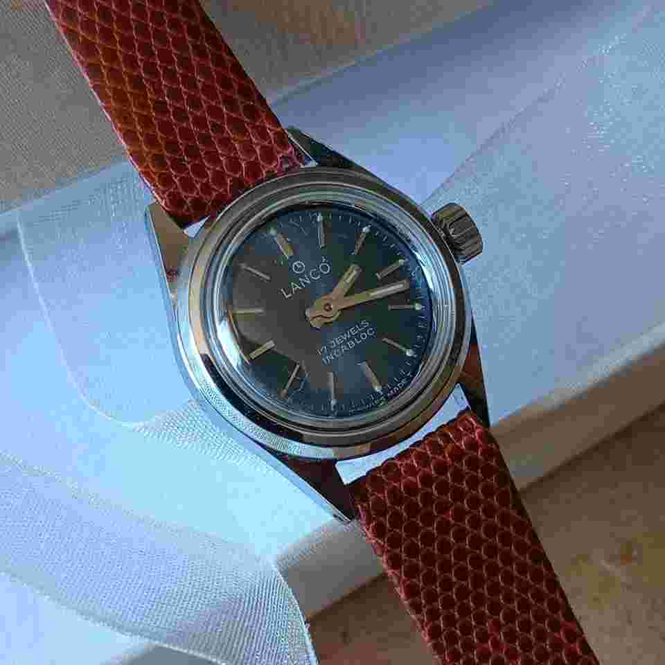 Lanco Lady Manual Winding - Blue Dial. Vintage 65/70 NOS Beautiful blue dial with applied indexes. Brown strap.
