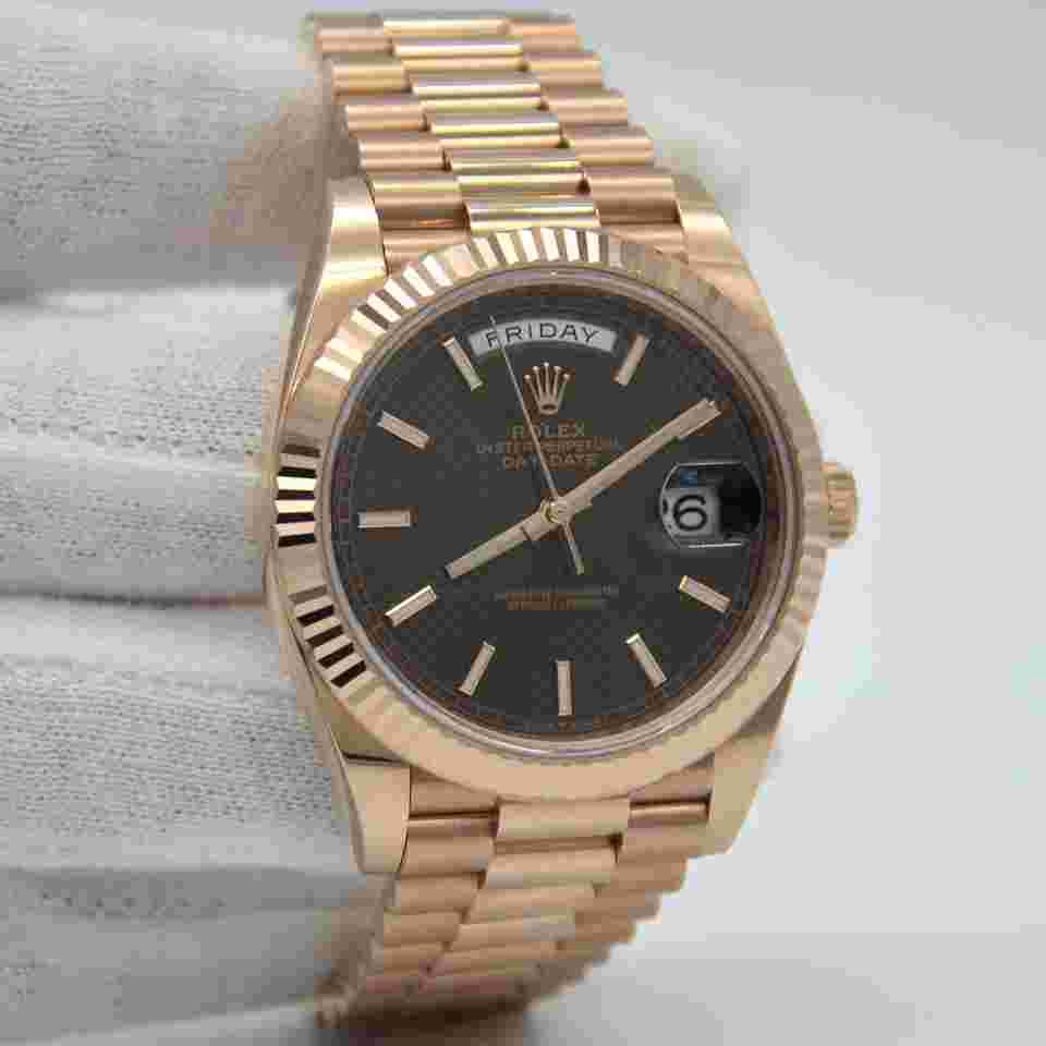 Rolex Day-Date 40
Oyster Perpetual DayDate 40mm pink gold 228235 chodmip