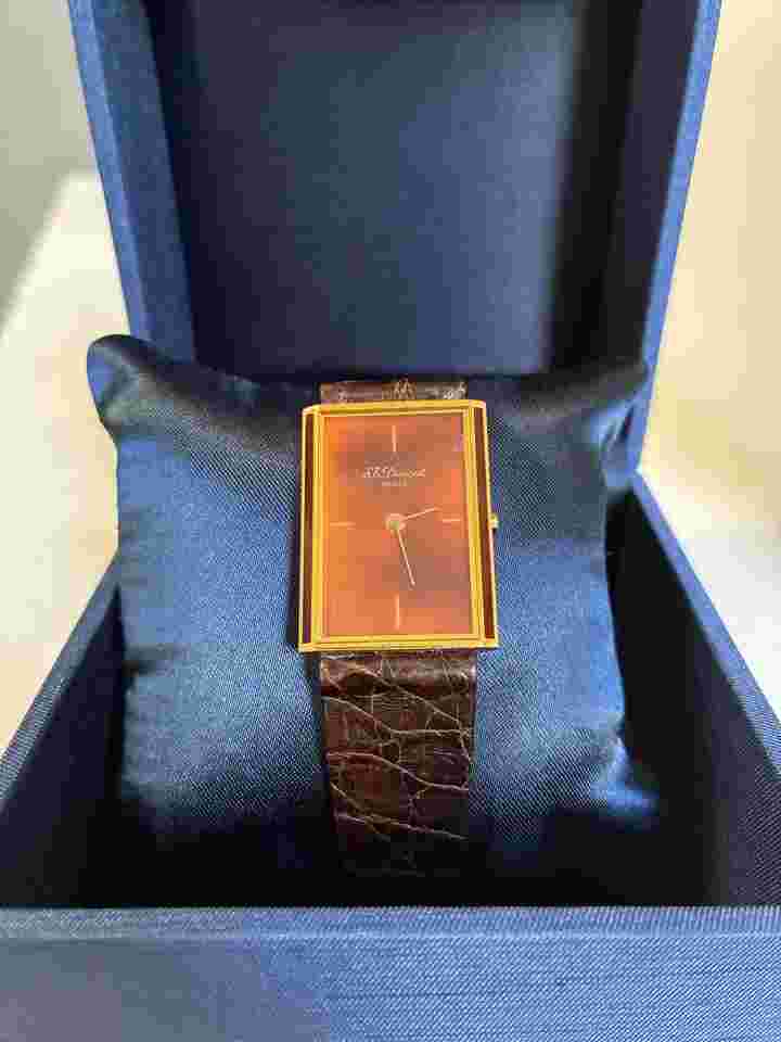 S.T. Dupont Laque de Chine S.T. Dupont Laque de Chine Burgundy Lacquer Dial Gold Plated