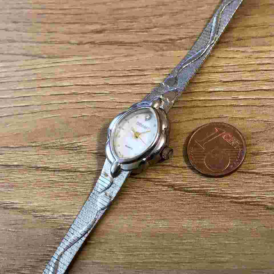 Embassy - Two HEARTS / JAPAN quartz / GOOD GIFT for lovers on Valentine's Day / EXTRA RARE vintage 1980s / GOOD WORKING condition / Keeps GOOD TIME / NEW battery