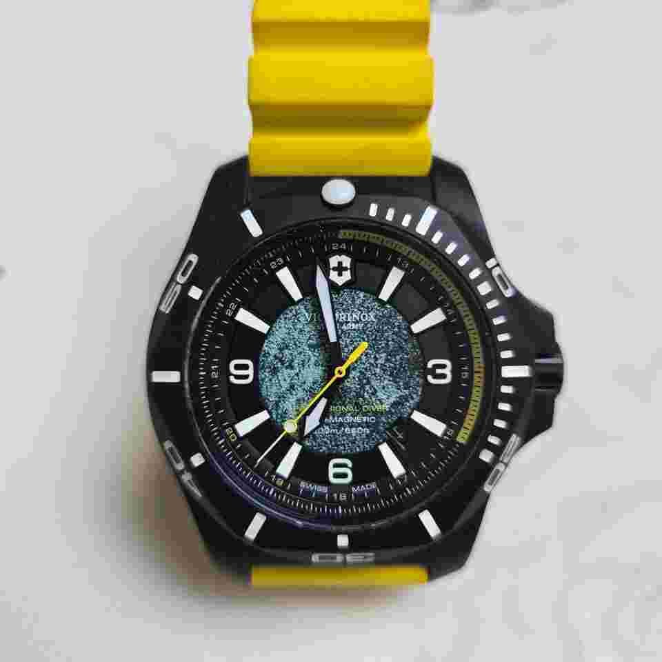 Victorinox Swiss Army I.N.O.X. Diver Professional