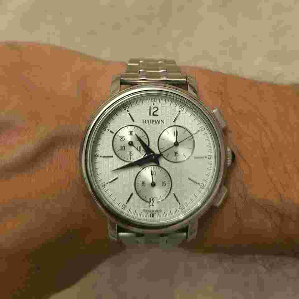 Pierre Balmain Bellafina Relógio elegante. Bracelete original é em couro preto.
