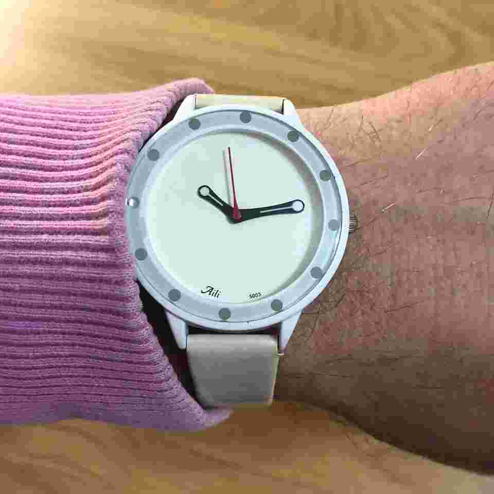 Aili - ALL WHITE / 40mm case size / Vintage 1990s DESIGN UNISEX watch / GOOD WORKING condition / Keeps GOOD TIME / NEW battery