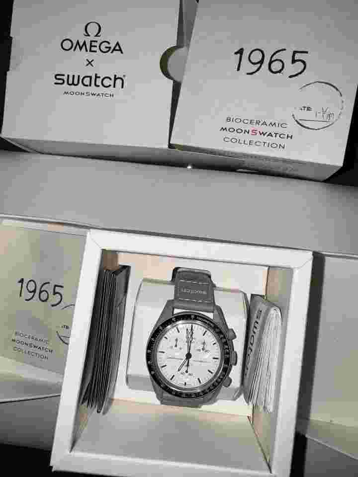 Swatch Moonswatch
Omega X Swatch Bioceramic MoonSwatch 1965 SO33M106 - Gray(gray/white/black) NEW RARE 2025