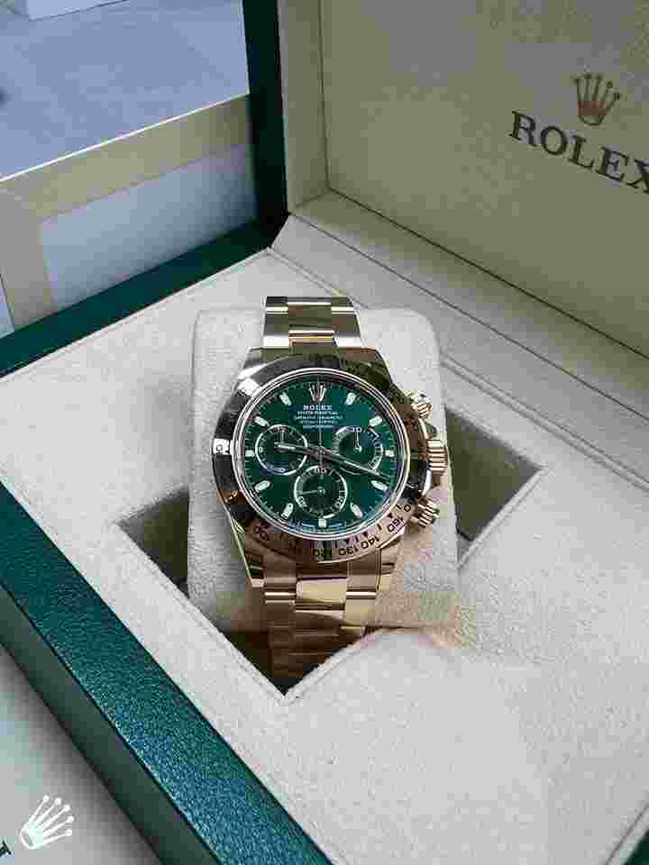 Rolex Daytona
Green Dial Yellow Gold John Mayor Full stickers barcode and white ta Discontinued