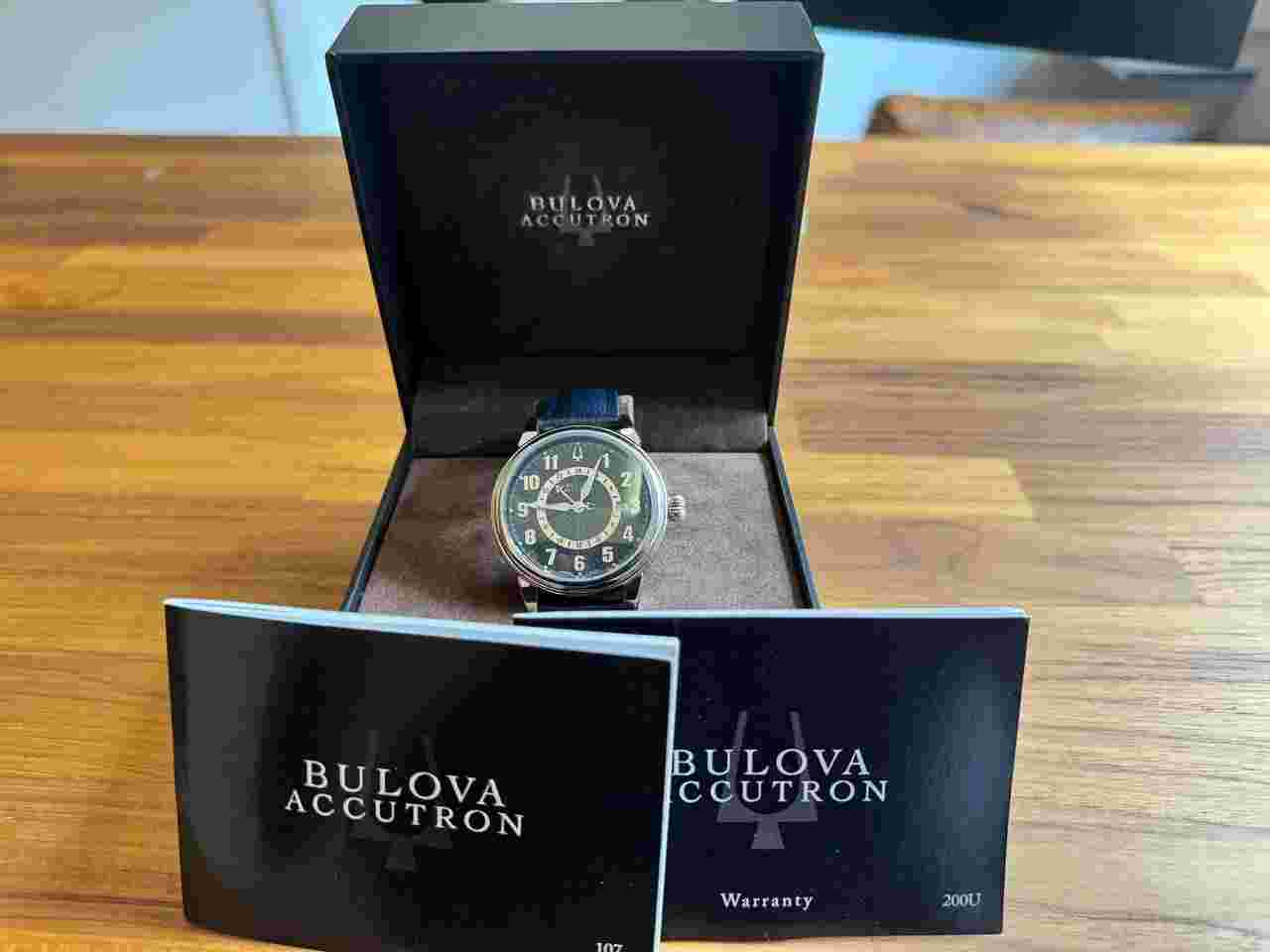 Bulova Accutron Gemini GMT Relogio GMT da antiga linha superior da Bulova pouco usado