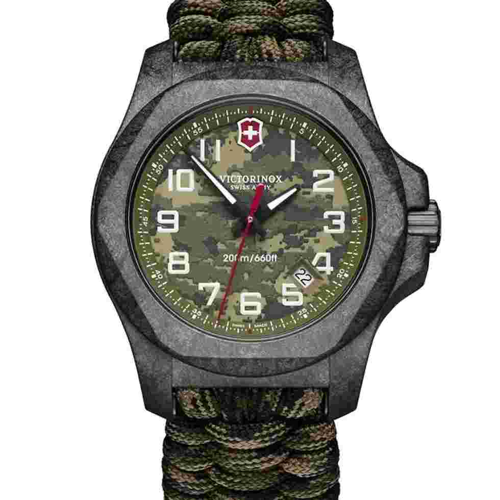 Victorinox I.N.O.X. Carbon Quartz Green 43mm